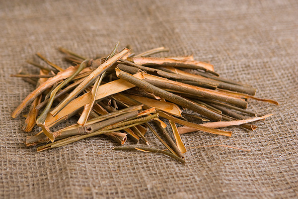White Willow Bark Tea: Benefits, Side Effects, and How to Make It