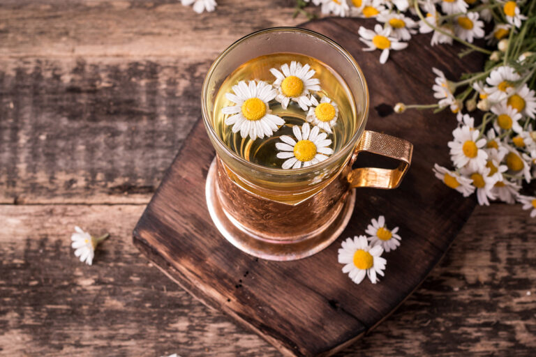 How to Make Chamomile Tea From Fresh Flowers